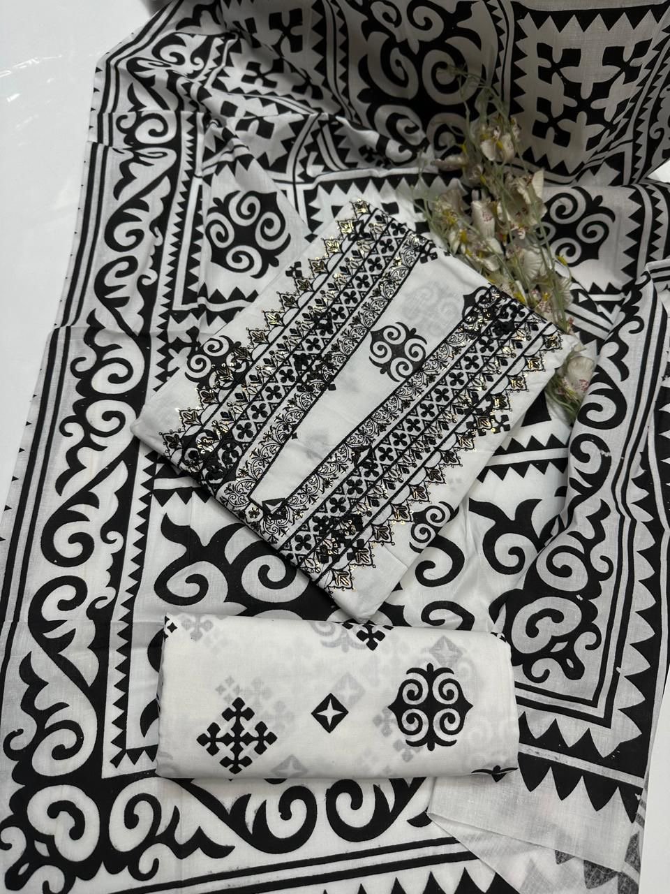 Lawn Block Print + Embroidered 3PC Dress - Image 4